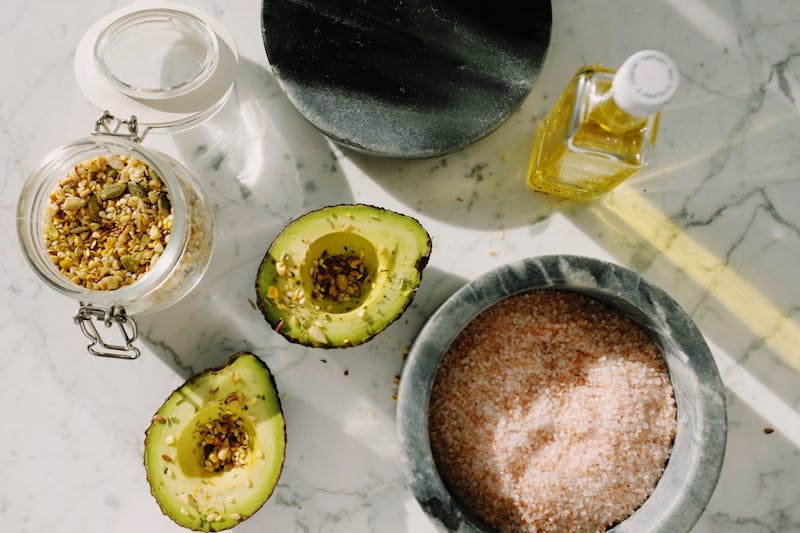 Avocado green salad with pumpkin seeds